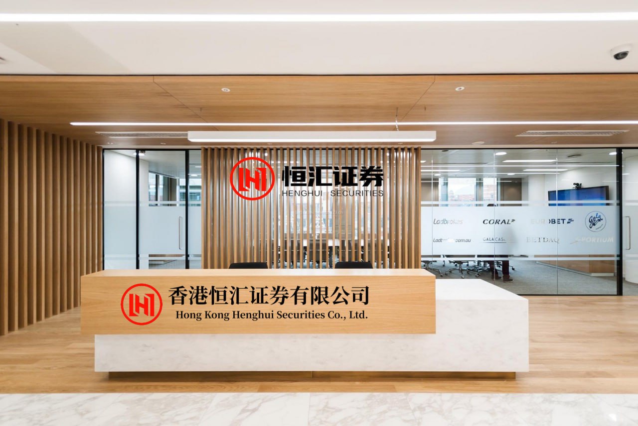 倍倍网配资平台 马斯克刚把俄军打回原形，乌克兰5万大军猛攻收复失地西尔斯基2月6日接受采访时说，俄军东部集群压得太狠，扎波罗热和第聂伯快扛不住了。乌军要反击，从东西两路包抄，打乱俄军部署。外面没人信。都说乌军弹尽粮绝，兵都凑不齐，还反击？吹牛罢了。三天后，部队真动了。四个精锐突击旅从其他战...